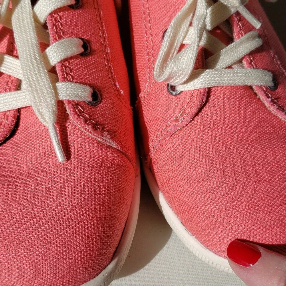 Women's size 10 Zodiac coral casual sneakers Shoes. Worn once